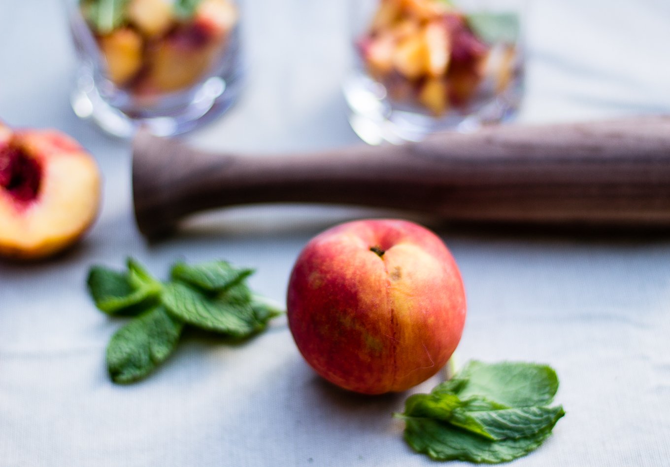 bulleit bourbon, peach cocktails, mint cocktail, mint julep cocktail recipe, how to make a bourbon cocktail