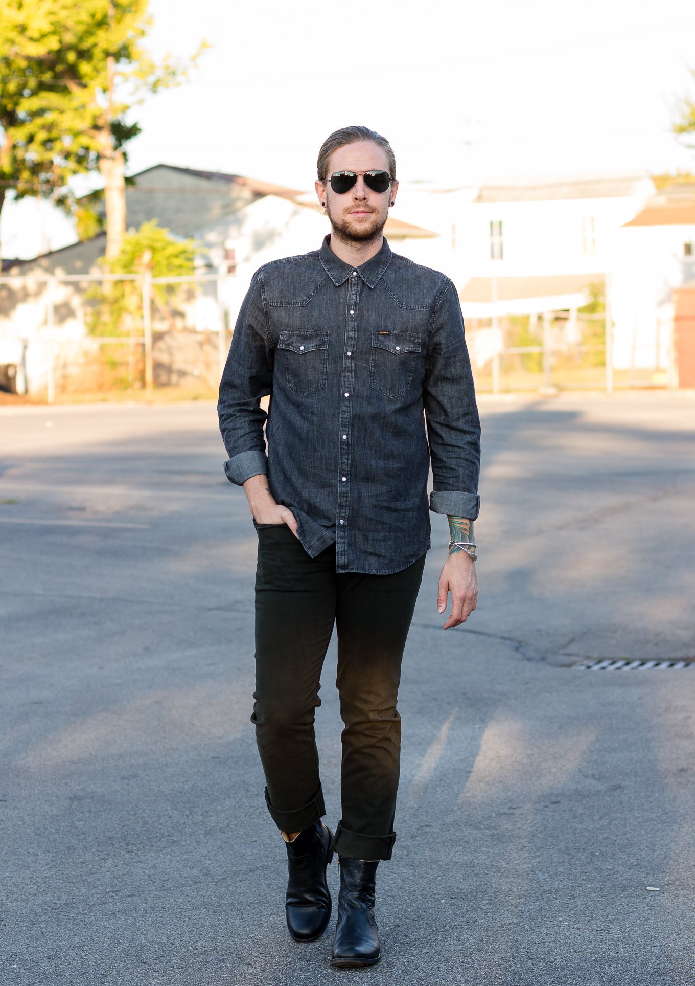 how to wear olive pants, mens olive pants, frye boots, mens fall fashion, mens denim shirt