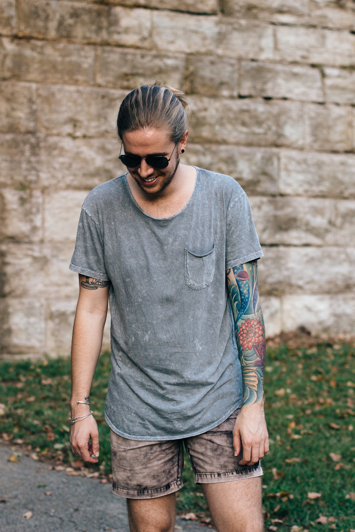 last summer outfit, mens fashion blogger, mens summer fashion, urban outfitters, rvca shorts