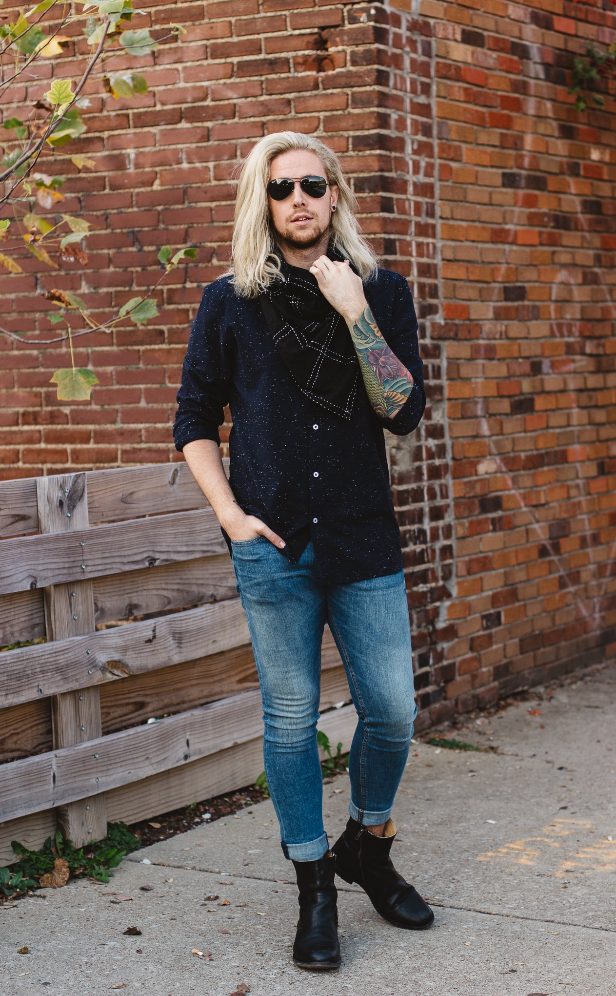 mens hm jeans, frye boots, how to wear a triangle scarf, mens fall clothing, mens life and style blogger