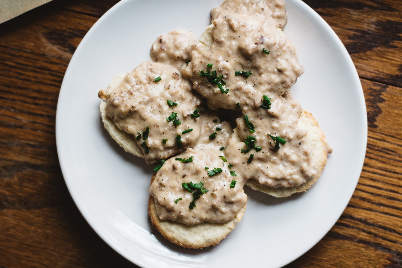 biscuits and gravy recipe, how to make biscuits and gravy at home, johnsonville sausage, homemade biscuits