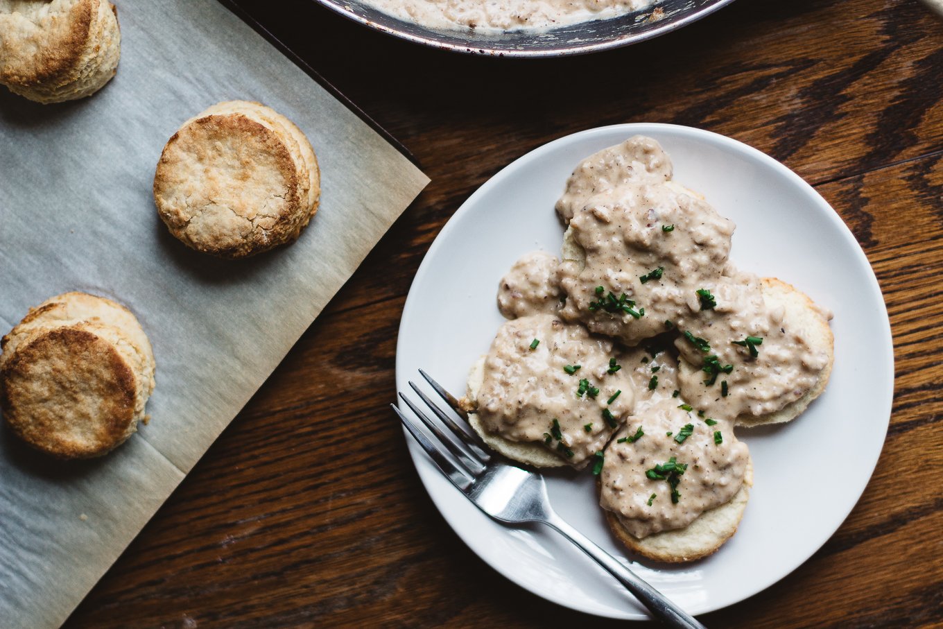 biscuits and gravy recipe, how to make biscuits and gravy at home, johnsonville sausage, homemade biscuits