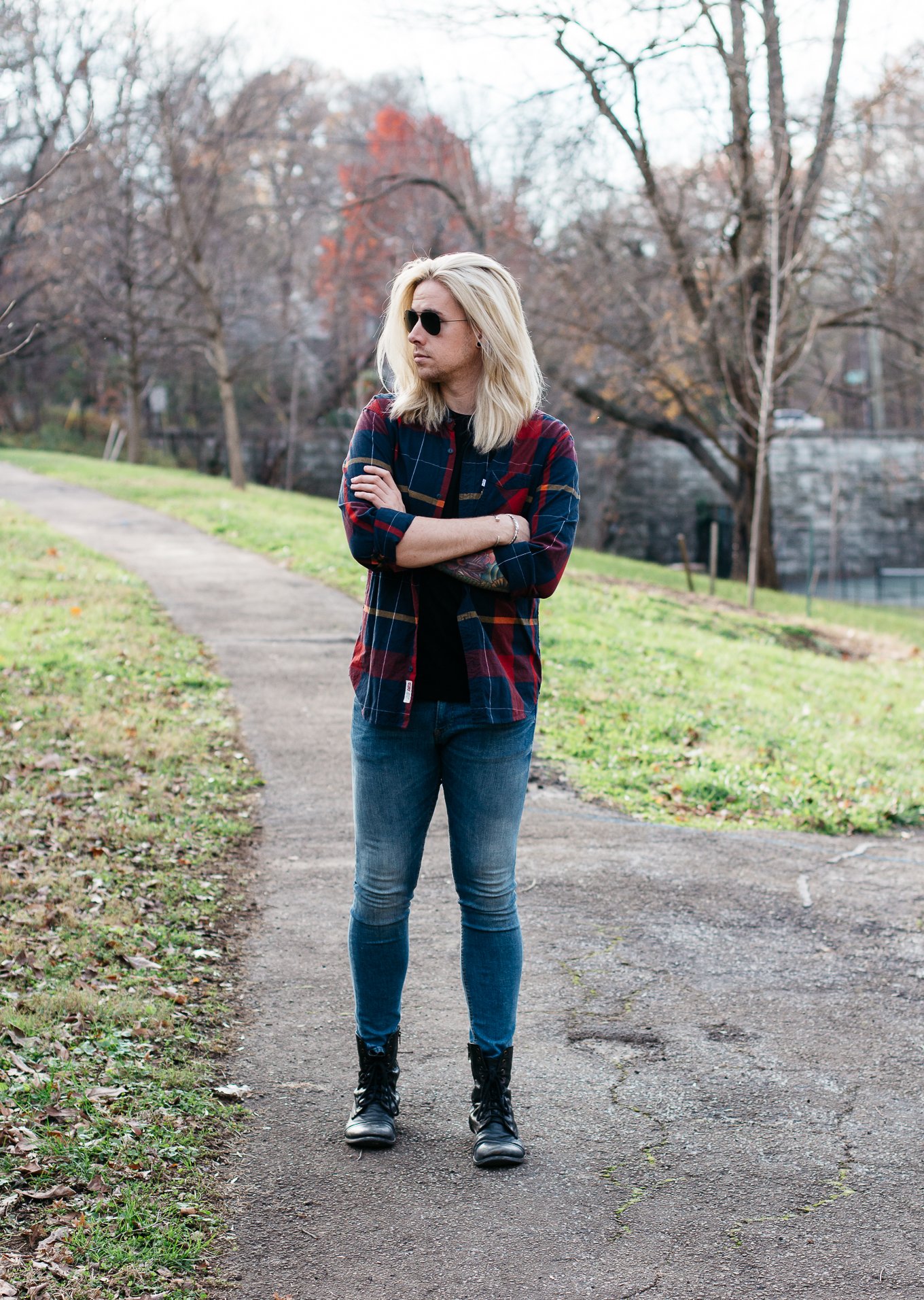 mens plaid shirt, hm skinny jeans, how to wear a plaid shirt, mens with platinum blonde hair, levis plaid shirt