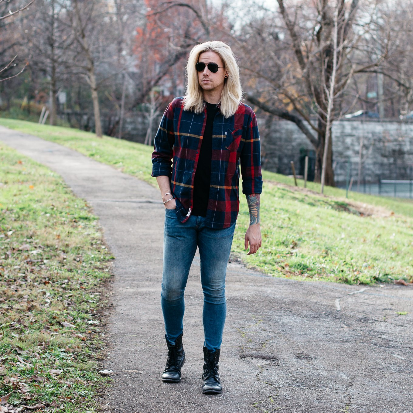 mens plaid shirt, hm skinny jeans, how to wear a plaid shirt, mens with platinum blonde hair, levis plaid shirt