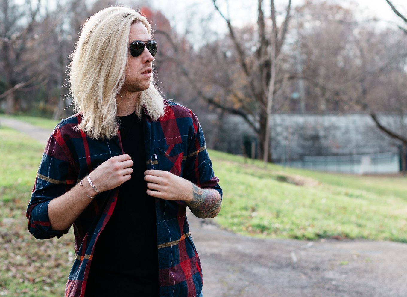 mens plaid shirt, hm skinny jeans, how to wear a plaid shirt, mens with platinum blonde hair, levis plaid shirt