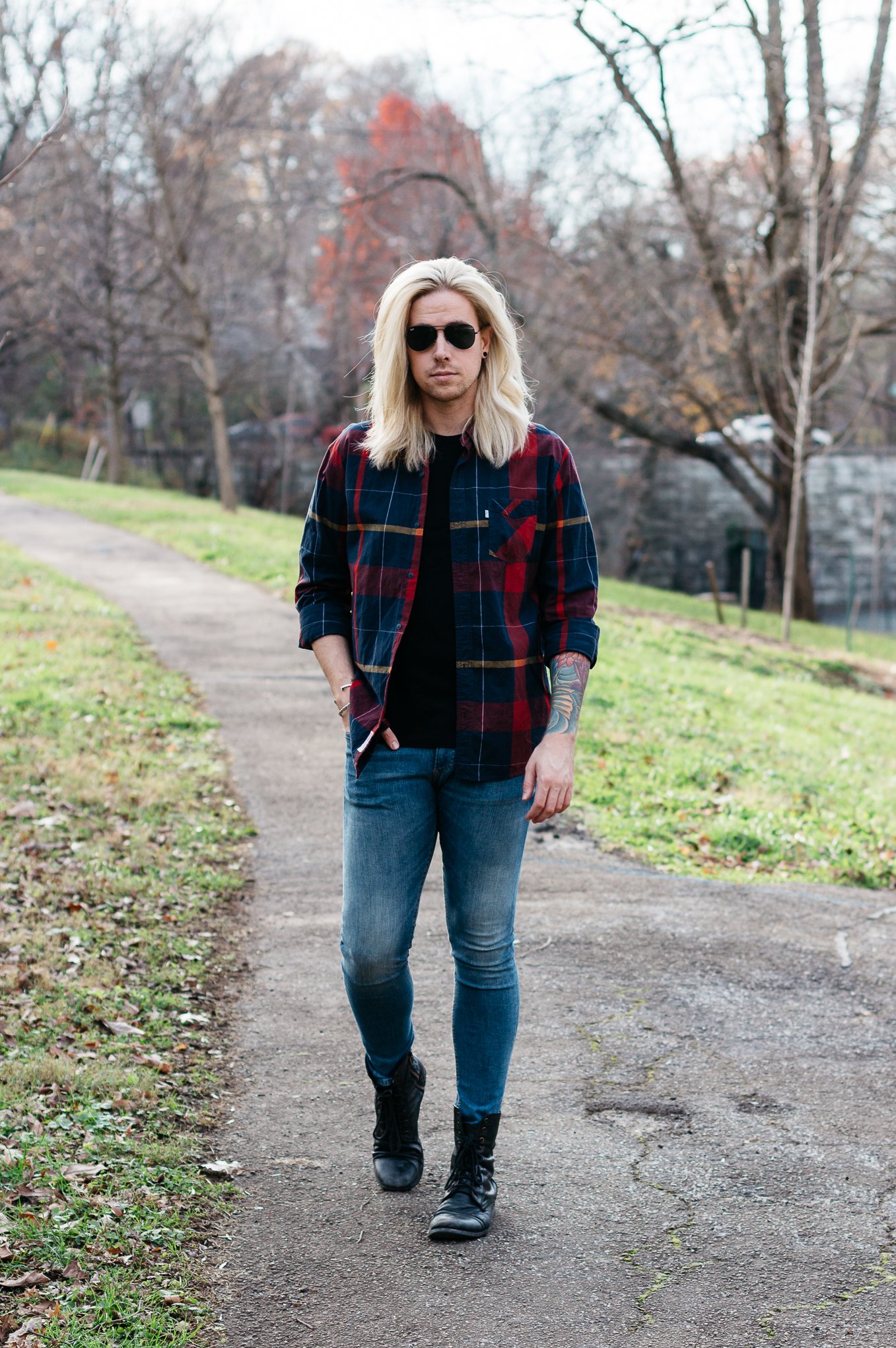 mens plaid shirt, hm skinny jeans, how to wear a plaid shirt, mens with platinum blonde hair, levis plaid shirt