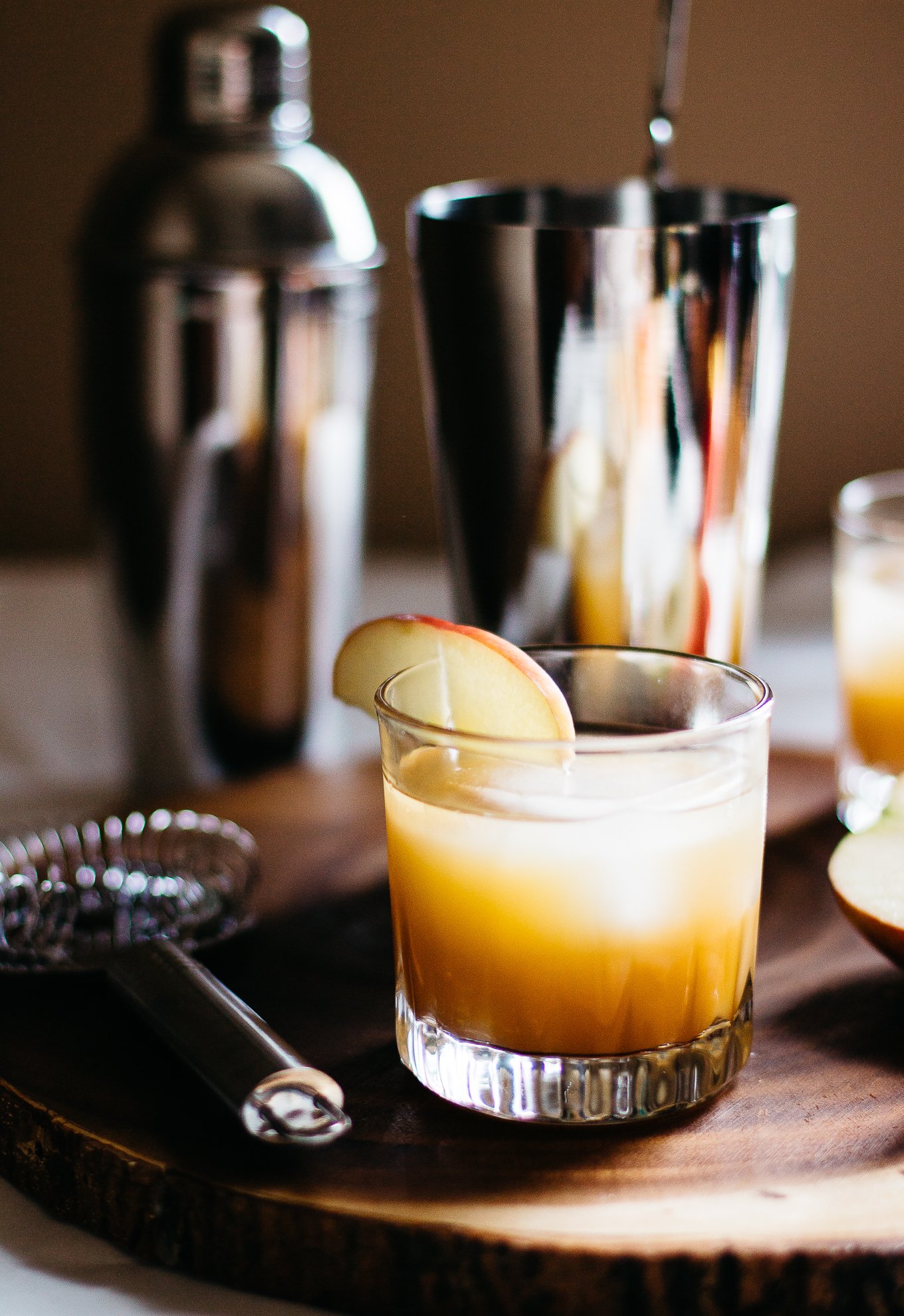 old fashioned, bourbon cocktails, what to drink on thanksgiving, whiskey apple cider, whiskey cocktails