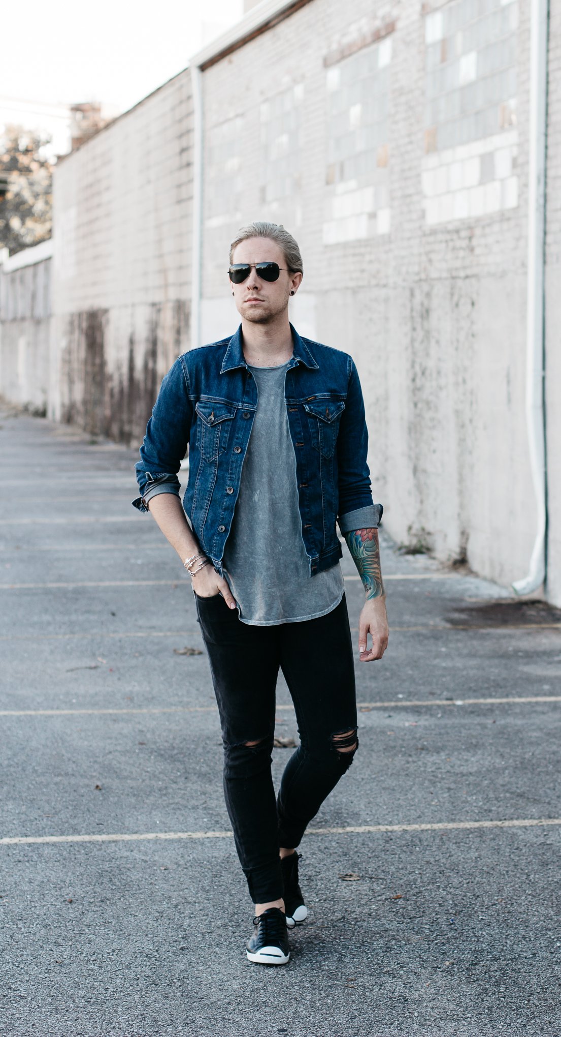 men with platinum hair, men with grey hair, minimal dressing, mens fall fashion, how to wear a denim jacket