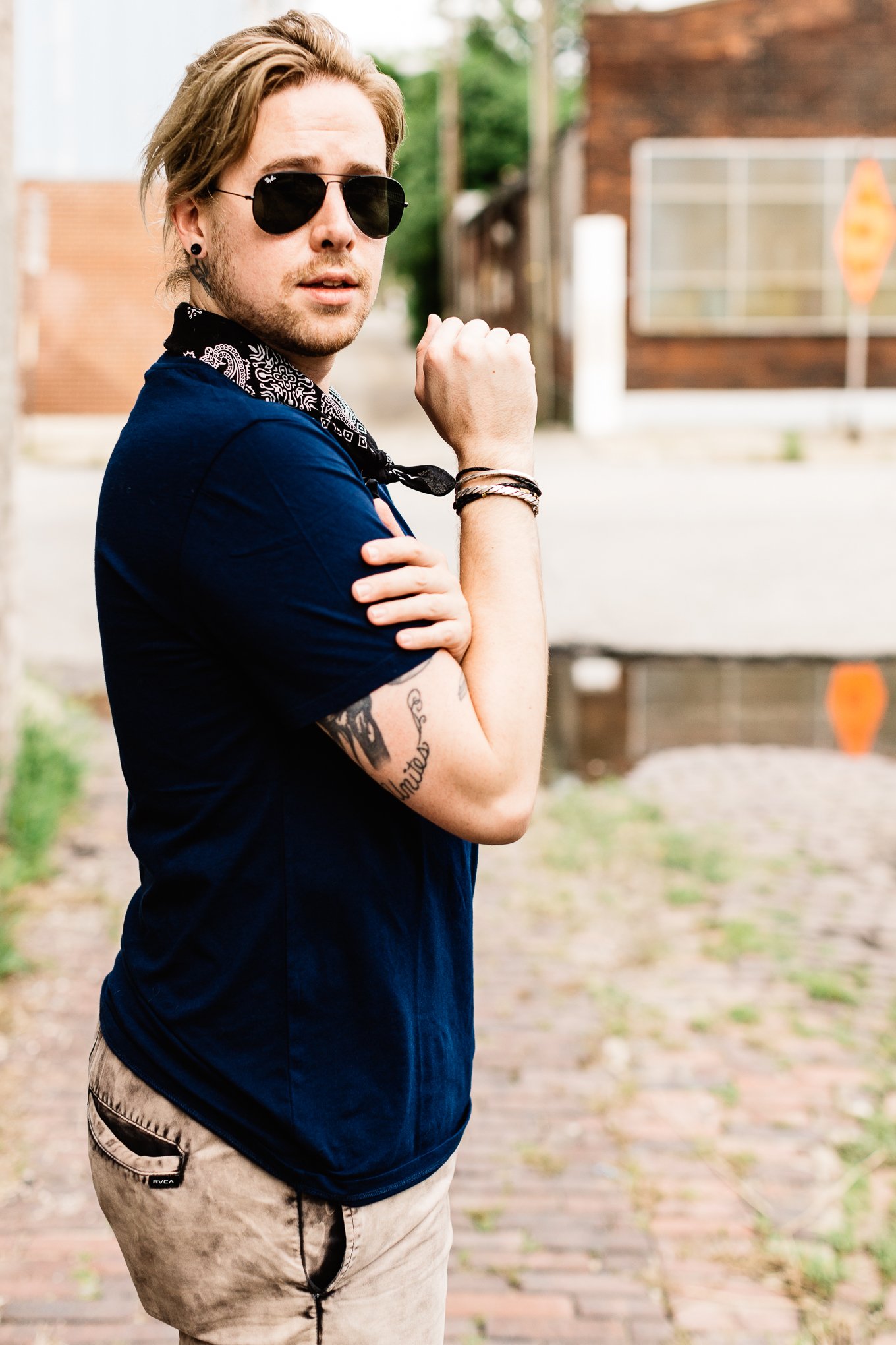 mens personal style blog, kentucky bloggers, urban outfitters bandana, slate and stone shirt, rvca shorts