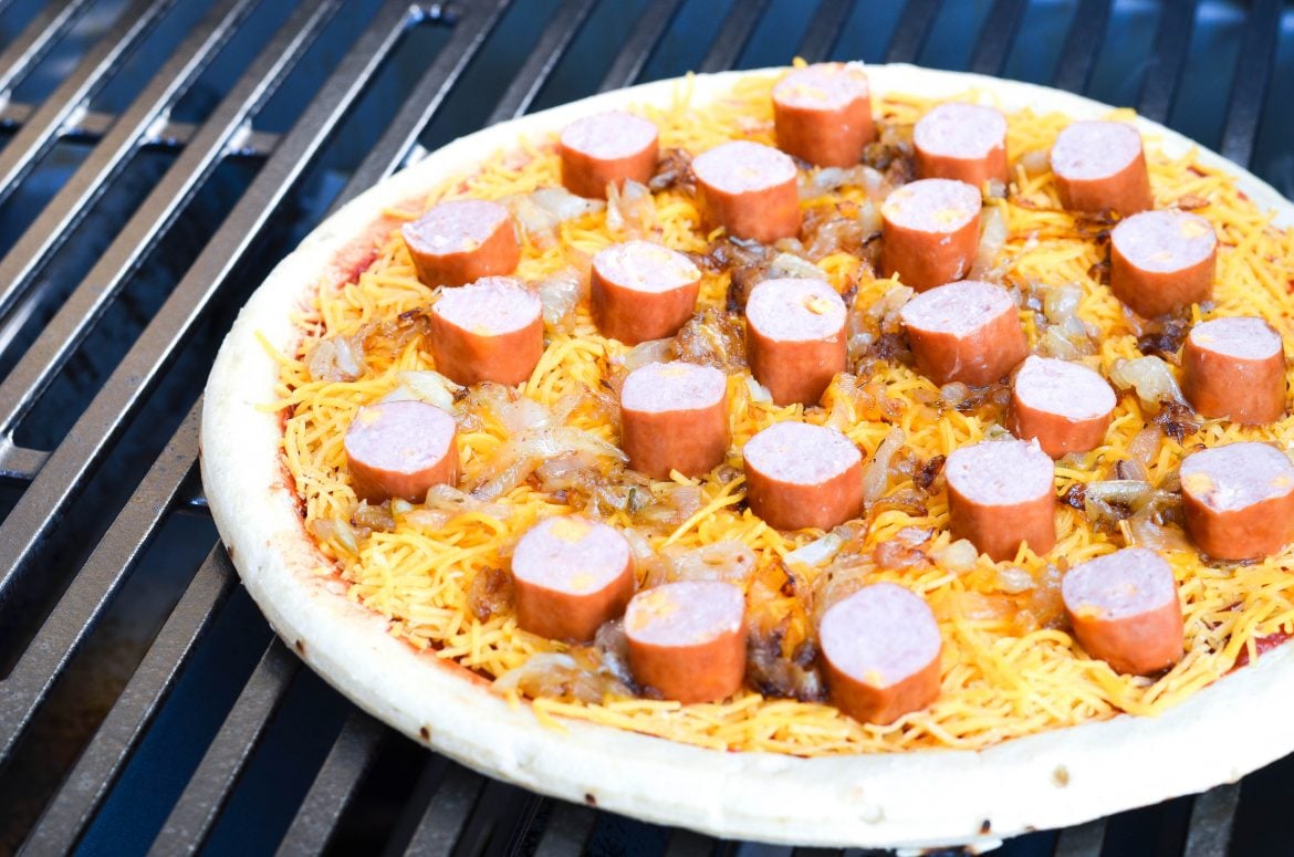 sausage pizza, my modern cookery, louisville food blog, johnsonville sausage, pizza on the grill