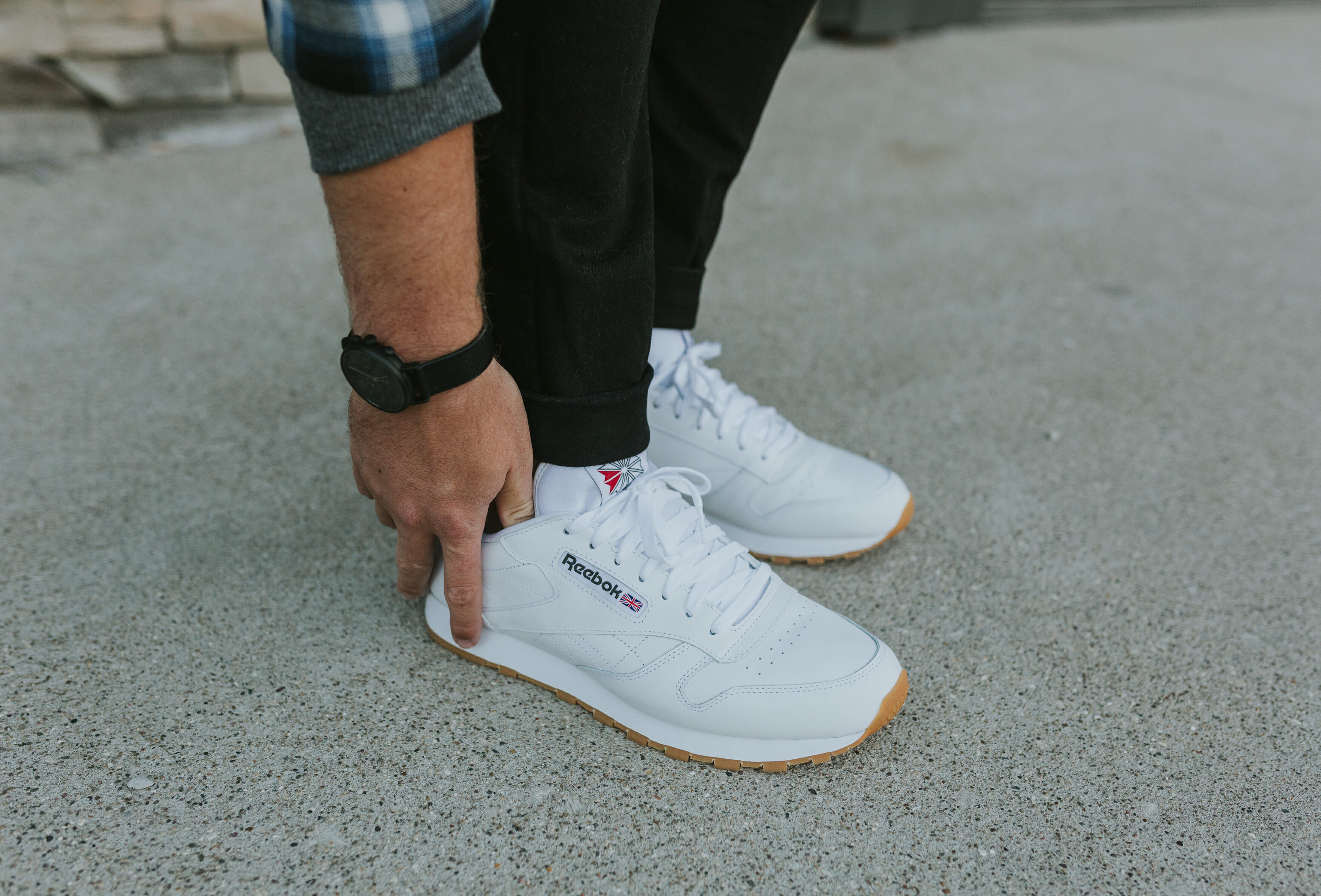 White reebok sneakers outlet outfit