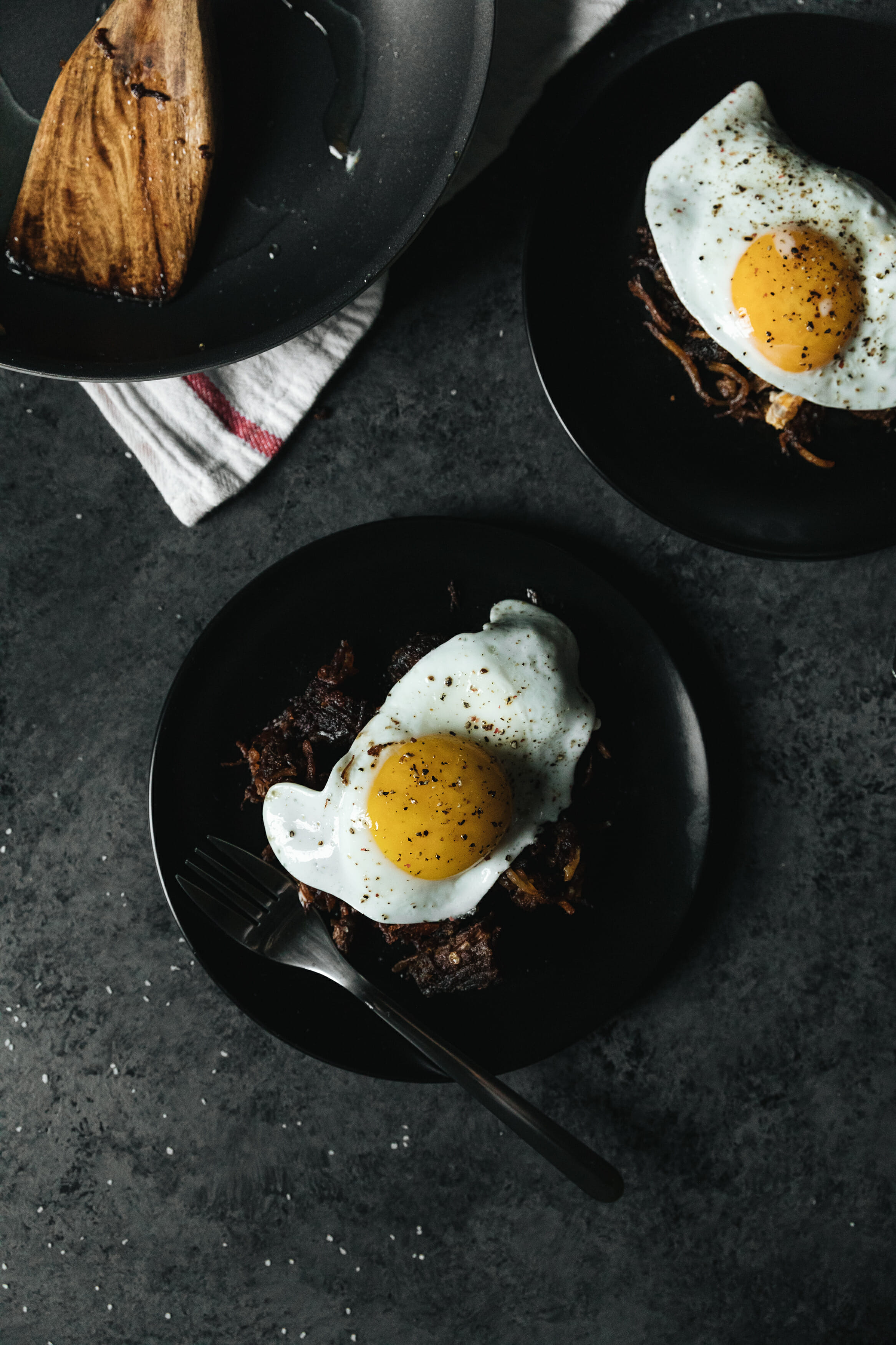 chili hash browns topped with egg