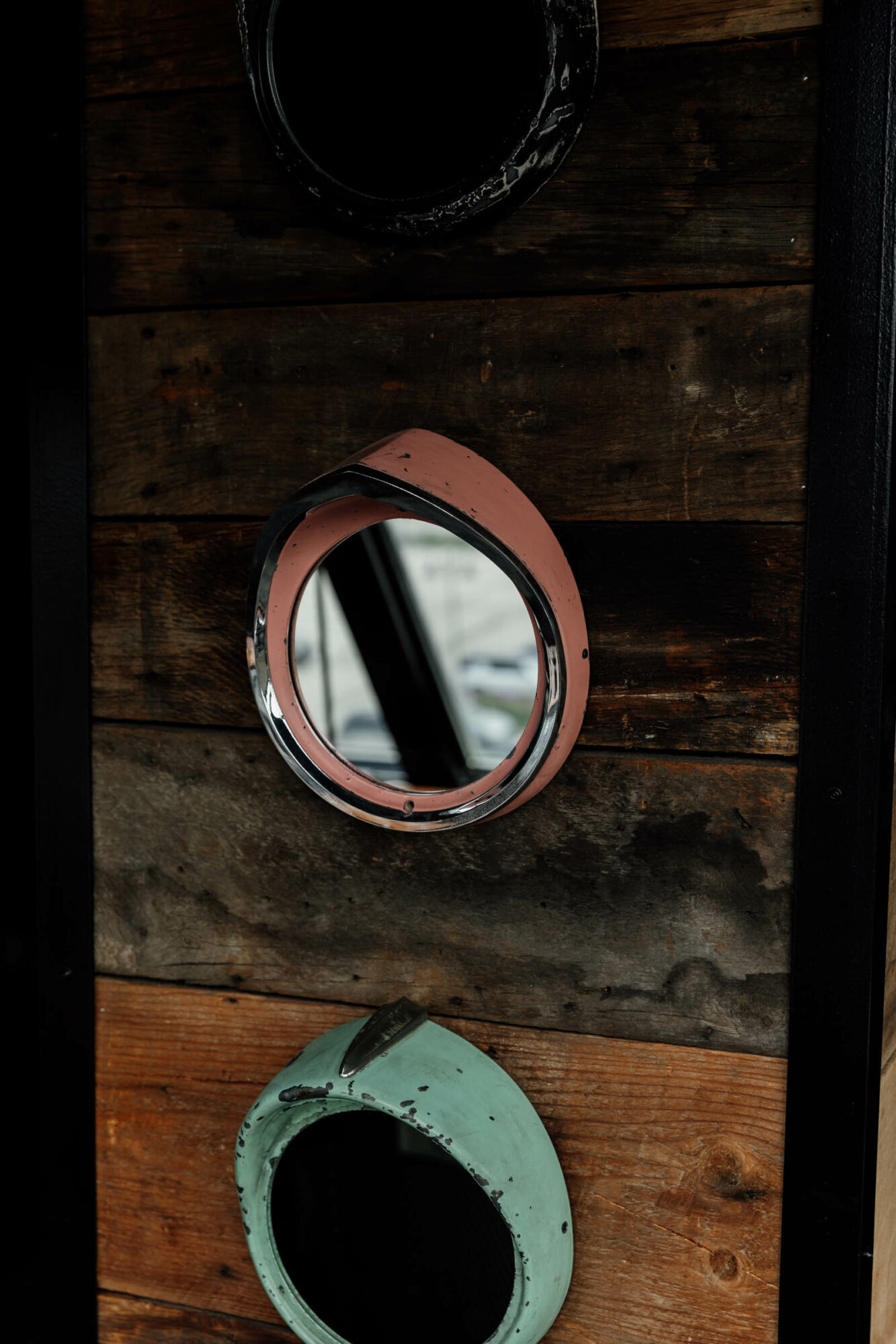 decorative mirrors hotel room